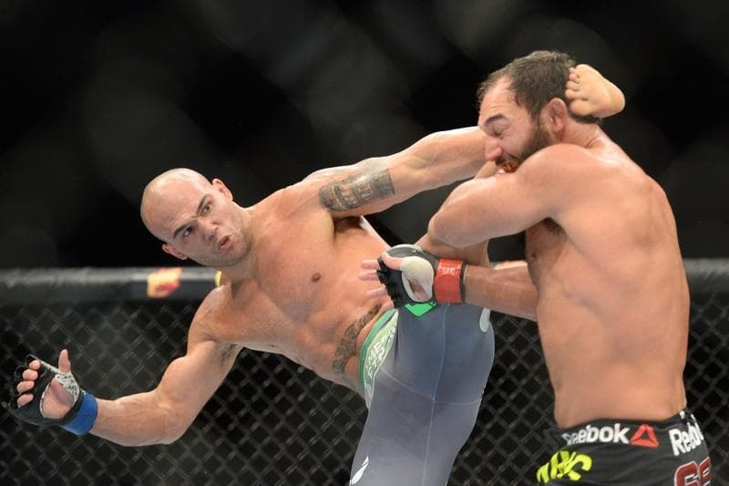 Robbie Lawler, Johnny Hendricks, MMA, UFC, fighting, pain, punch, kick