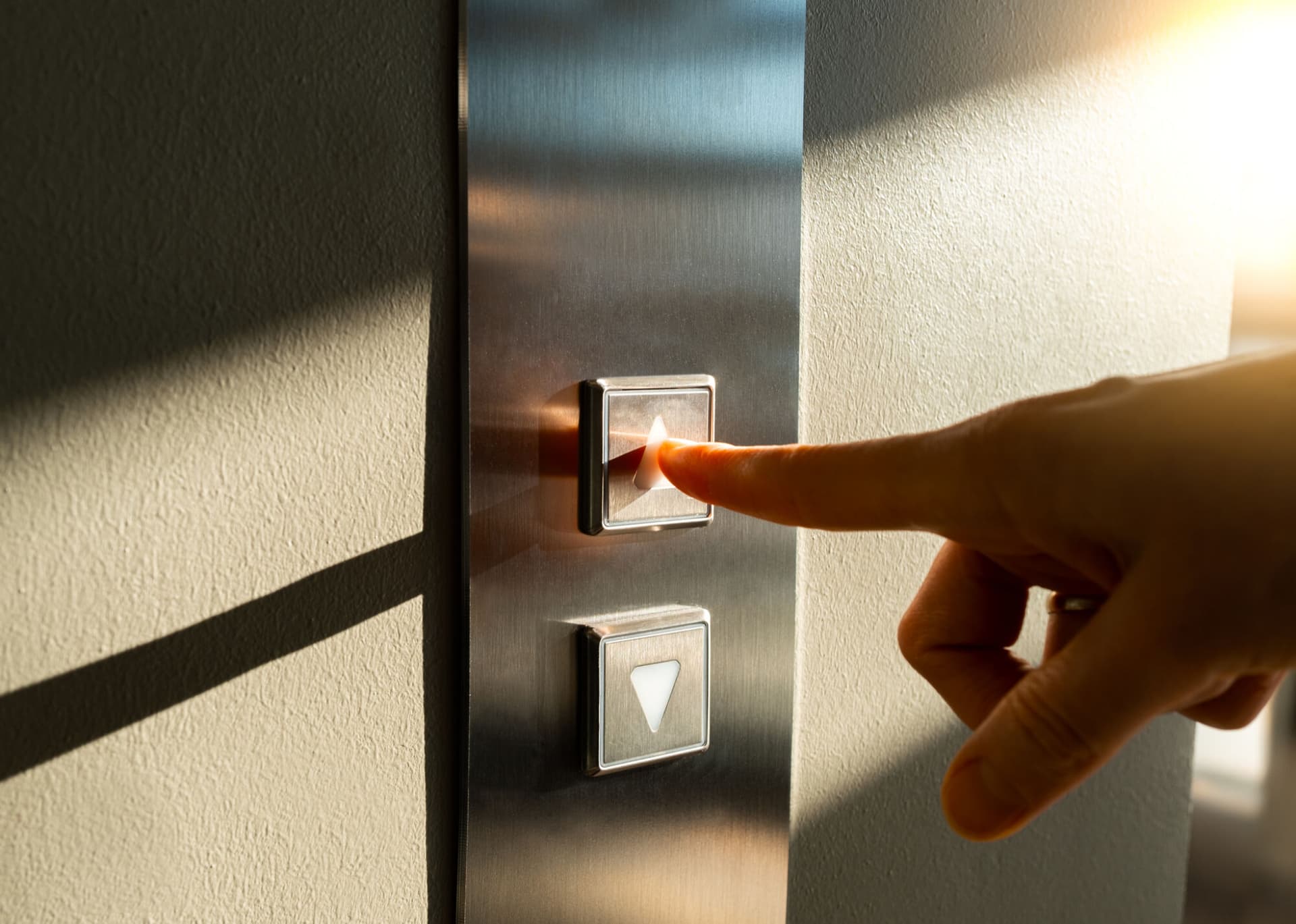 elevator lift arrow up