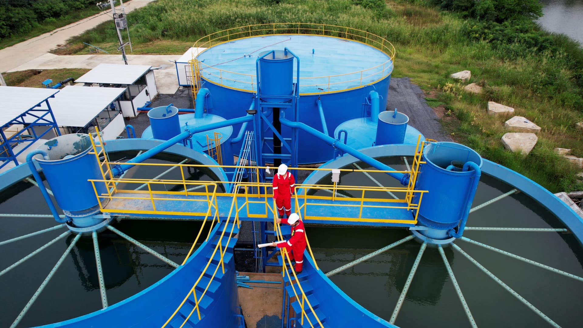 Water industrial workers in water treatment plant (Getty)
