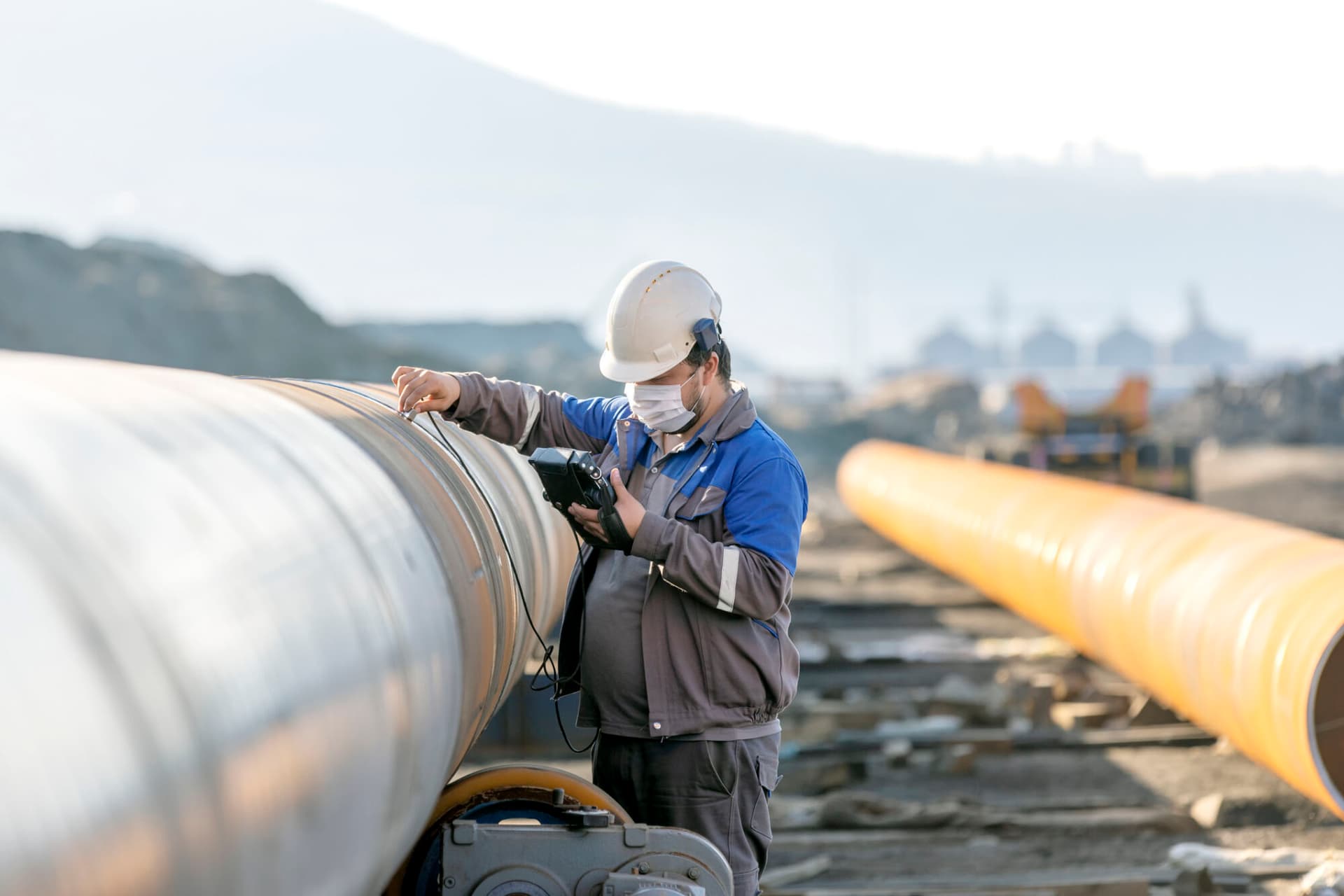 Technician ultrasonic pipeline detection_Getty