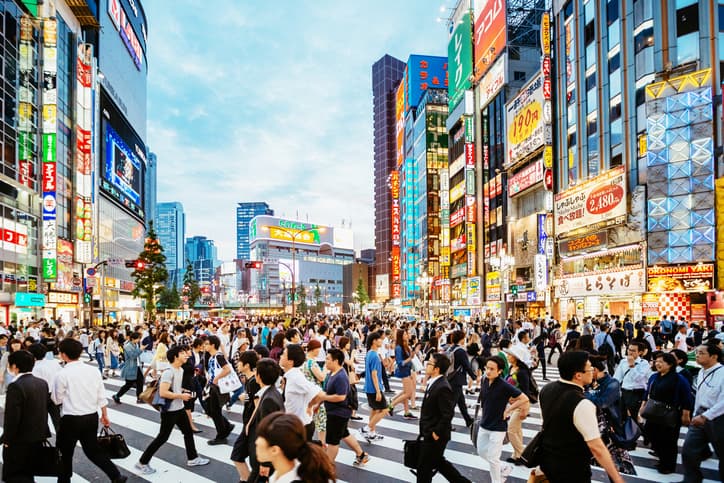 Crowds of people crossing the street in Tokyo, Japan