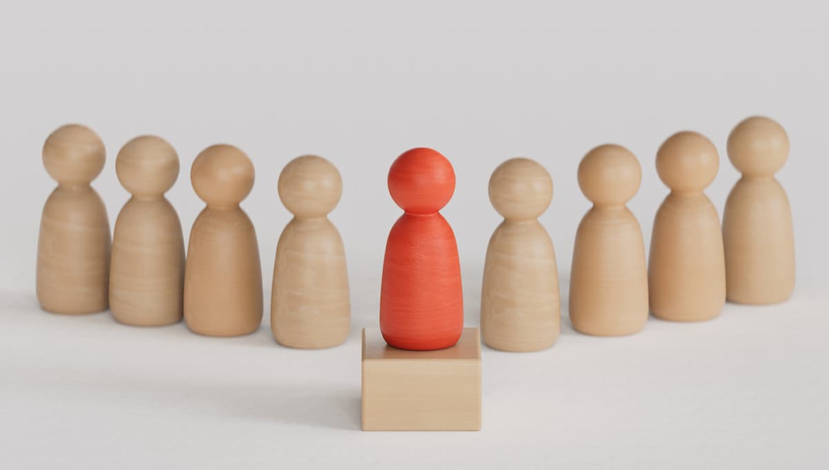 Wooden figures line up t5